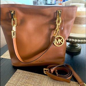 MK - like new hand bag